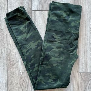 SPANX Look At Me Now Green Camo Seamless Leggings Size M